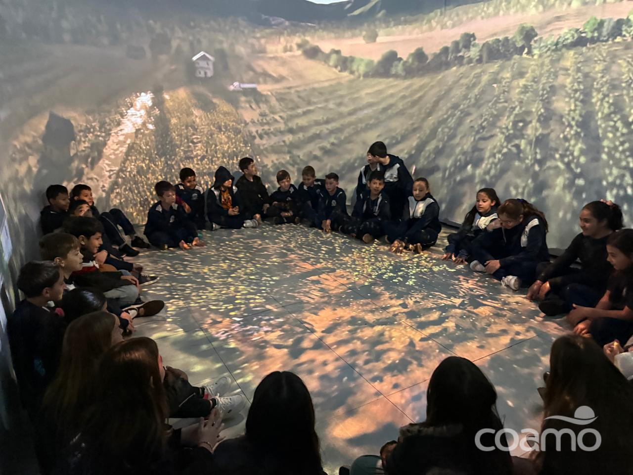 Alunos da Escola Municipal Barzotto de Mamborê visitam o Memorial Coamo e vivenciam a história do cooperativismo