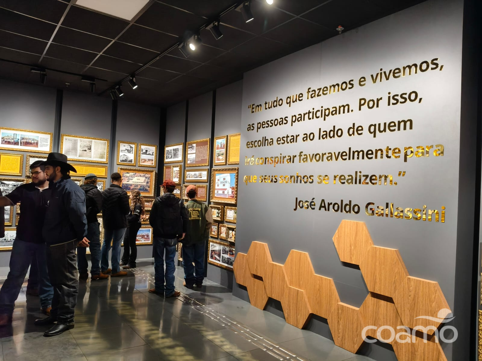 Alunos do Colégio Agrícola conhecem a história da Coamo em visita ao Memorial