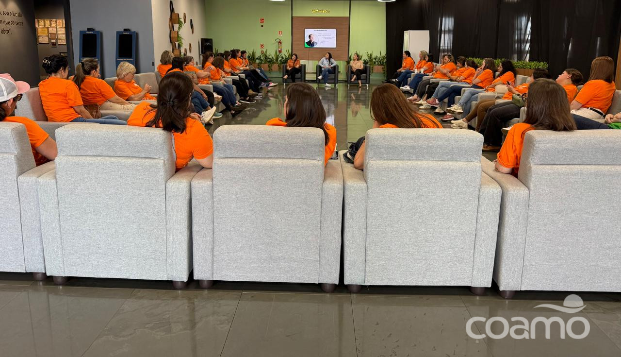 Mulheres da Cooperativa Castrolanda visitam o Memorial  Coamo